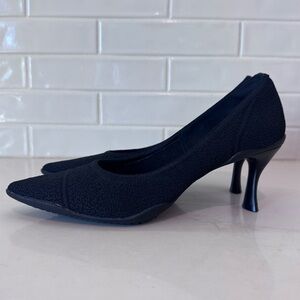 Cosy island pointed toe heeled pumps size 9.5